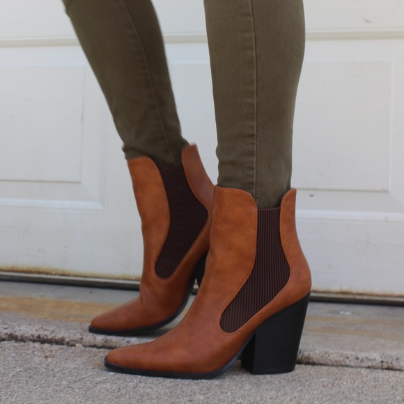 🚨ON SALE🚨//The Tobin// Cognac boots - Picture 4 of 8